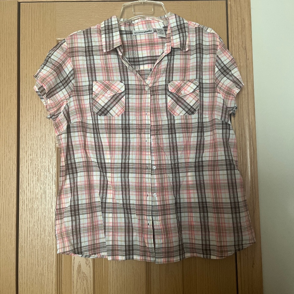 Envision studio button up